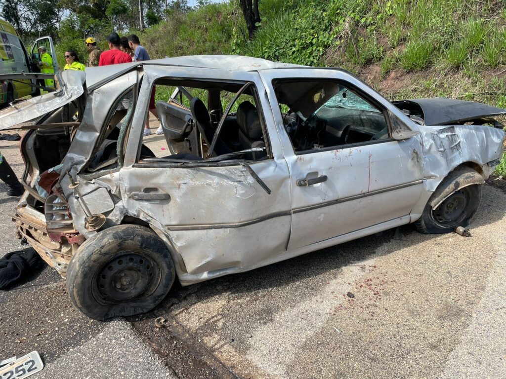 Homem morre em acidente de carro na BR-040, em Carandaí - Foto: Divulgação
