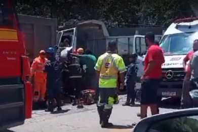 Motorista fica preso às ferragens e acidente interdita trecho da BR-040, em Congonhas - Foto: Reprodução/Redes Sociais