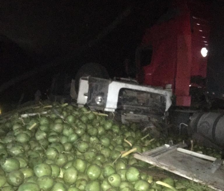 Acidente entre caminhão e carreta deixa vítima na Rodovia Fernão Dias, em Itaguara - Foto: Reprodução/Redes Sociais