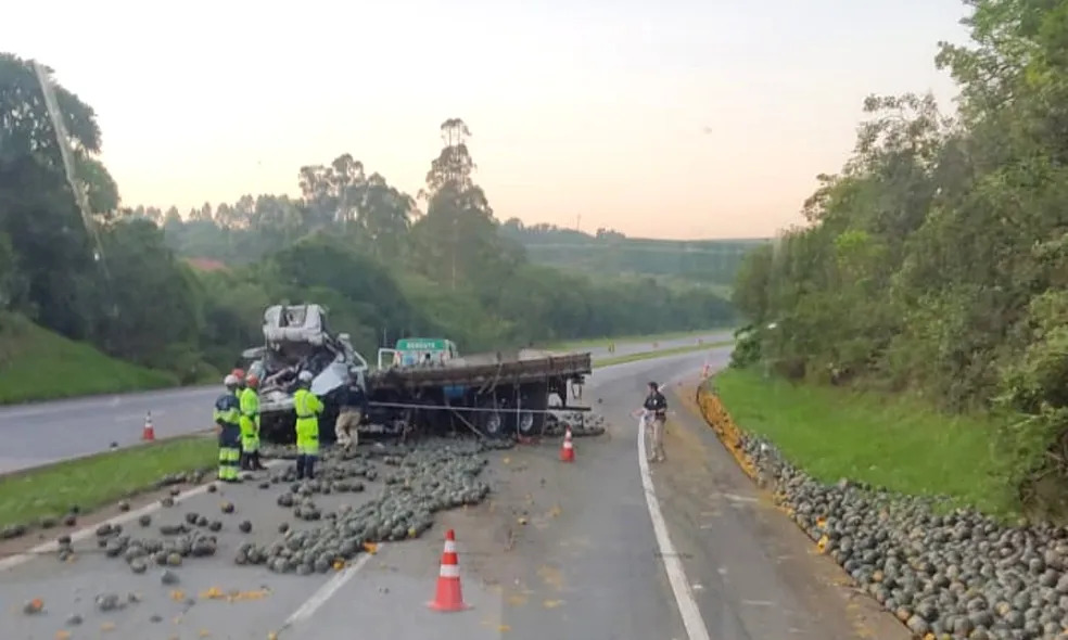 Motorista morre em acidente na Rodovia Fernão Dias, em Santo Antônio do Amparo - Foto: Reprodução/Redes Sociais