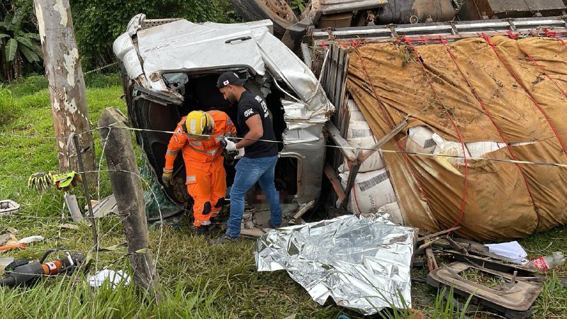 Acidente de caminhão mata motorista em São Lourenço - Foto: Divulgação/Corpo de Bombeiros