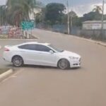 Carro persegue carreta na BR-381 em São Joaquim de Bicas, na Grande BH - Foto: Reprodução/Redes Sociais