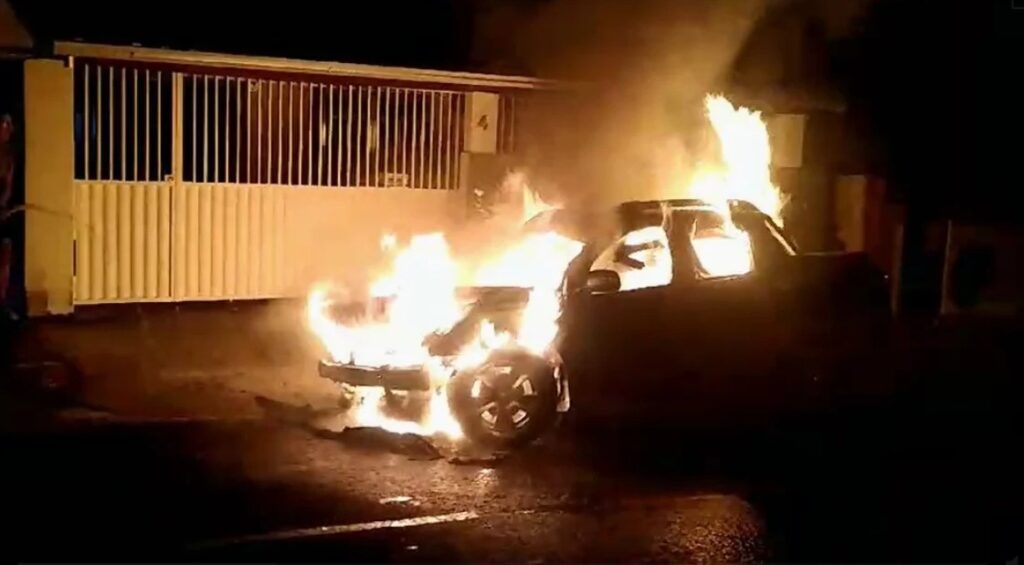 Policial dorme dentro de carro e morre carbonizado após veículo pegar em Juiz de Fora - Foto: Reprodução/Redes Sociais