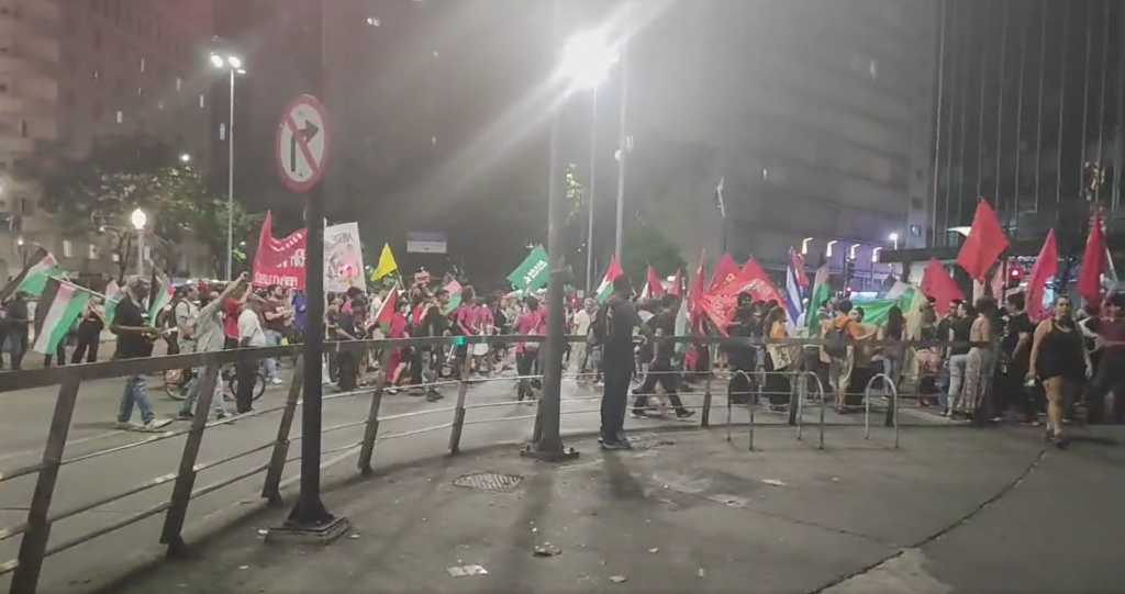 Manifestantes faz ato pela paz na Palestina no Centro, em BH - Foto: Reprodução/Redes Sociais