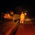 Criança de 8 anos fica ferida após carro capotar na MGC-452, em Araxá - Foto: Divulgação/CBMMG