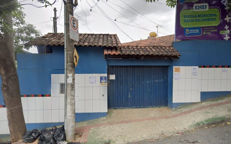 Jovem é esfaqueado após briga generalizada na porta de escola de BH - Foto: Reprodução/Google Street View