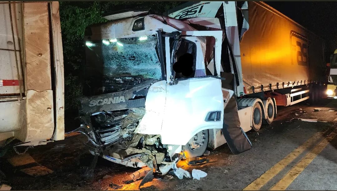 Grave acidente deixa três pessoas mortas na BR-040, em Congonhas - Foto: Divulgação/Corpo de Bombeiros