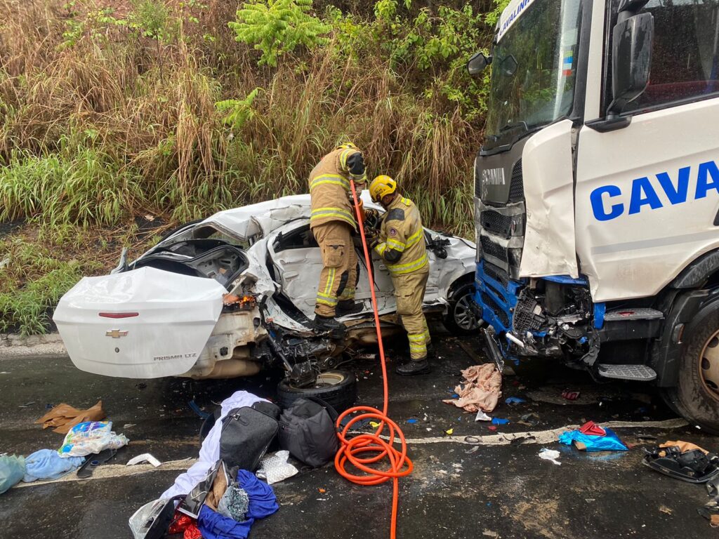 Quatro pessoas morrem em grave acidente na BR-251, em Norte de Minas - Foto: Divulgação/CBMMG