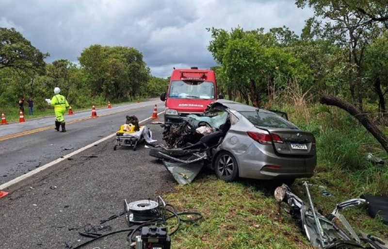 Mulher e irmãs ficam em estado grave após acidente na BR-040, em João Pinheiro - Foto: Divulgação/CBMMG