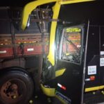 Acidente entre ônibus e caminhão deixa mortos e feridos na BR-050, em Uberaba - Foto: Divulgação/PRF