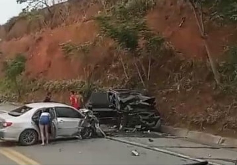 Criança de 10 anos e mulher morrem em acidente na BR-381, em Governador Valadares - Foto: Reprodução/Redes Sociais