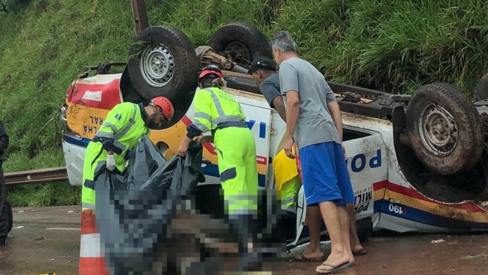 Policial militar morre após viatura capotar na Rodovia Fernão Dias, em Itatiaiuçu - Foto: Reprodução/Redes Sociais