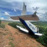 Avião de pequeno com cinco ocupantes faz pouso forçado em Carmo da Cachoeira - Foto: Reprodução/Redes Sociais