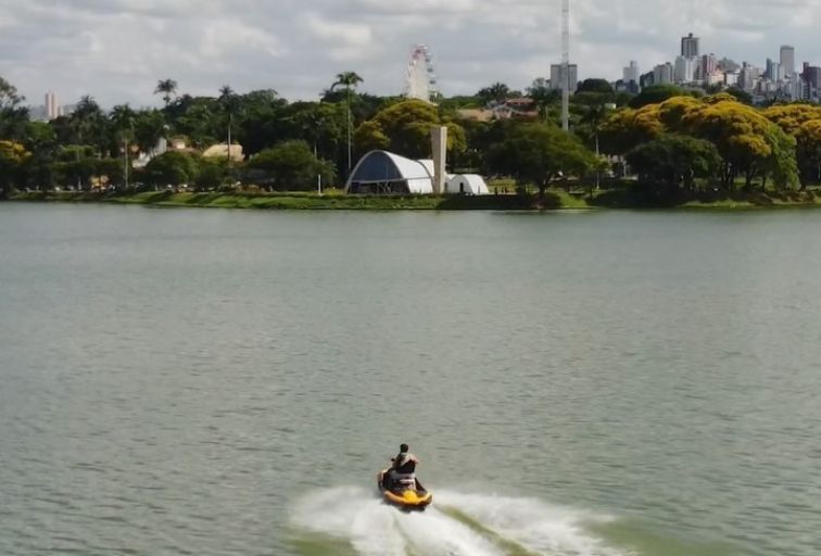 Influenciador é flagrado andando de jet ski na Lagoa da Pampulha, em BH - Foto: Reprodução/Redes Sociais