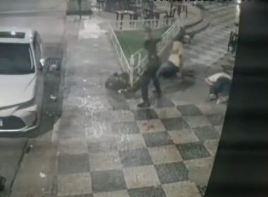 Vídeo registra momento em que irmãos são assassinatos em Ribeirão das Neves, na Grande BH - Foto: Reprodução/Câmera de segurança