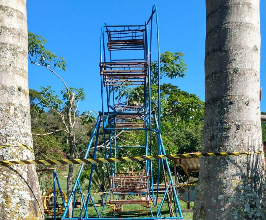 Mulher morre após passa mal e cair de roda gigante de restaurante em Barbacena - Foto: Divulgação/CBMMG