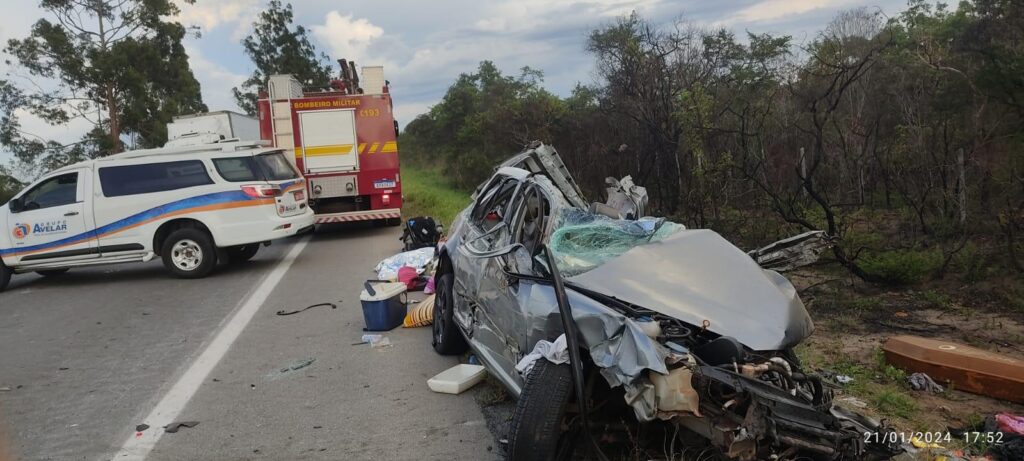 Casal e filho morrem em acidente na BR-251, em Curral de Dentro - Foto: Divulgação/CBMMG