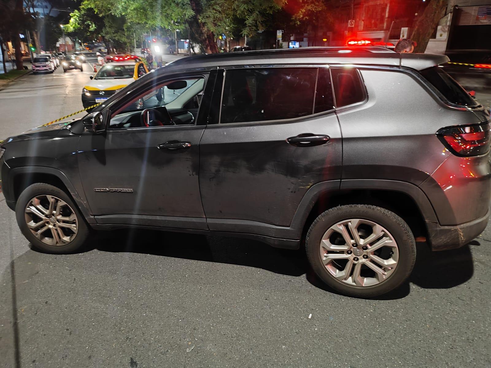 Motociclista morre em acidente com carro na Avenida do Contorno, em BH