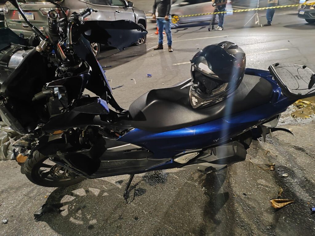 Motociclista morre em acidente com carro na Avenida do Contorno, em BH