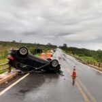 Mulher morre após carro capotar na BR-040, em João Pinheiro - Foto: Divulgação/Corpo de Bombeiros