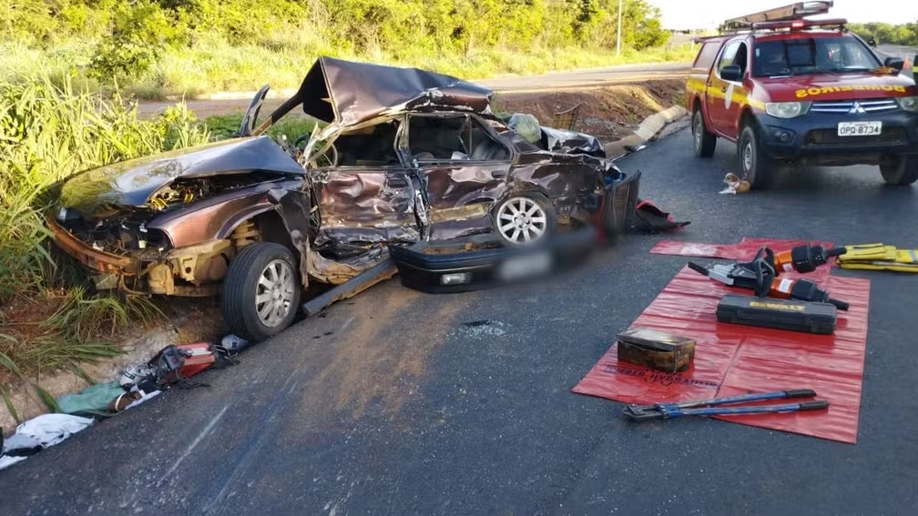 Duas morrem em acidente no Anel Rodoviário Leste de Montes Claros - Foto: Divulgação/Corpo de Bombeiros