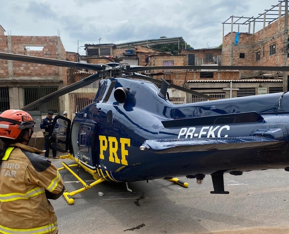 Helicóptero da PRF que fez pouso de emergência sofreu 'perda súbida de rotação' - Foto: Divulgação/Redes Sociais