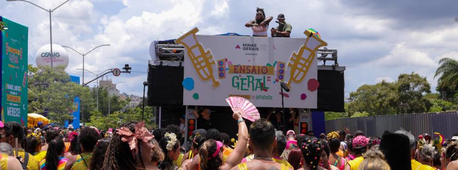 Carnaval BH: lista dos blocos e os horários que vão desfilar nas Avenidas Amazonas e dos Andradas - Foto: Dirceu Aurélio / Imprensa MG