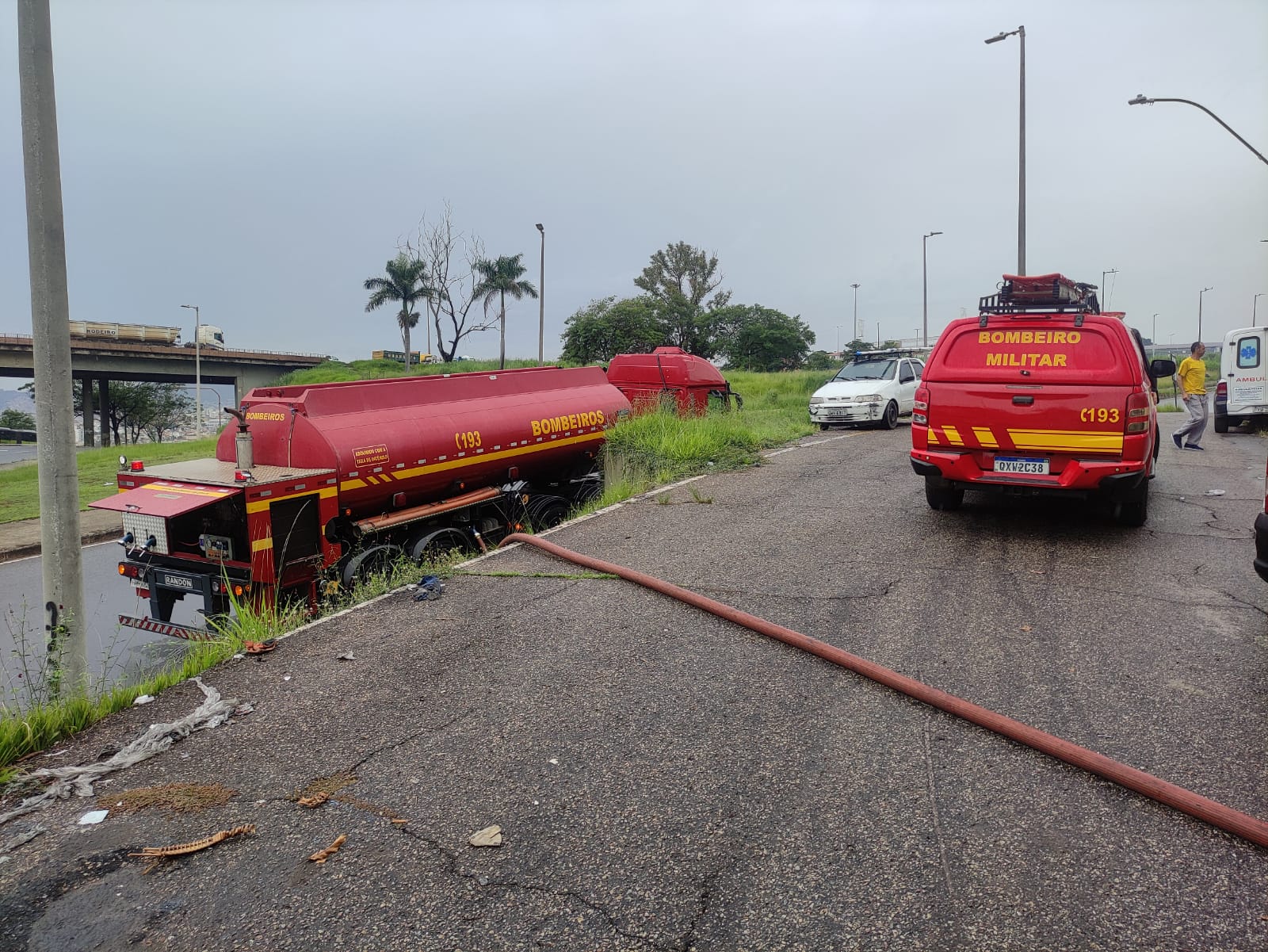 Galpão de materiais recicláveis pega fogo no bairro São Francisco, em BH - Foto: Divulgação/Corpo de Bombeiros