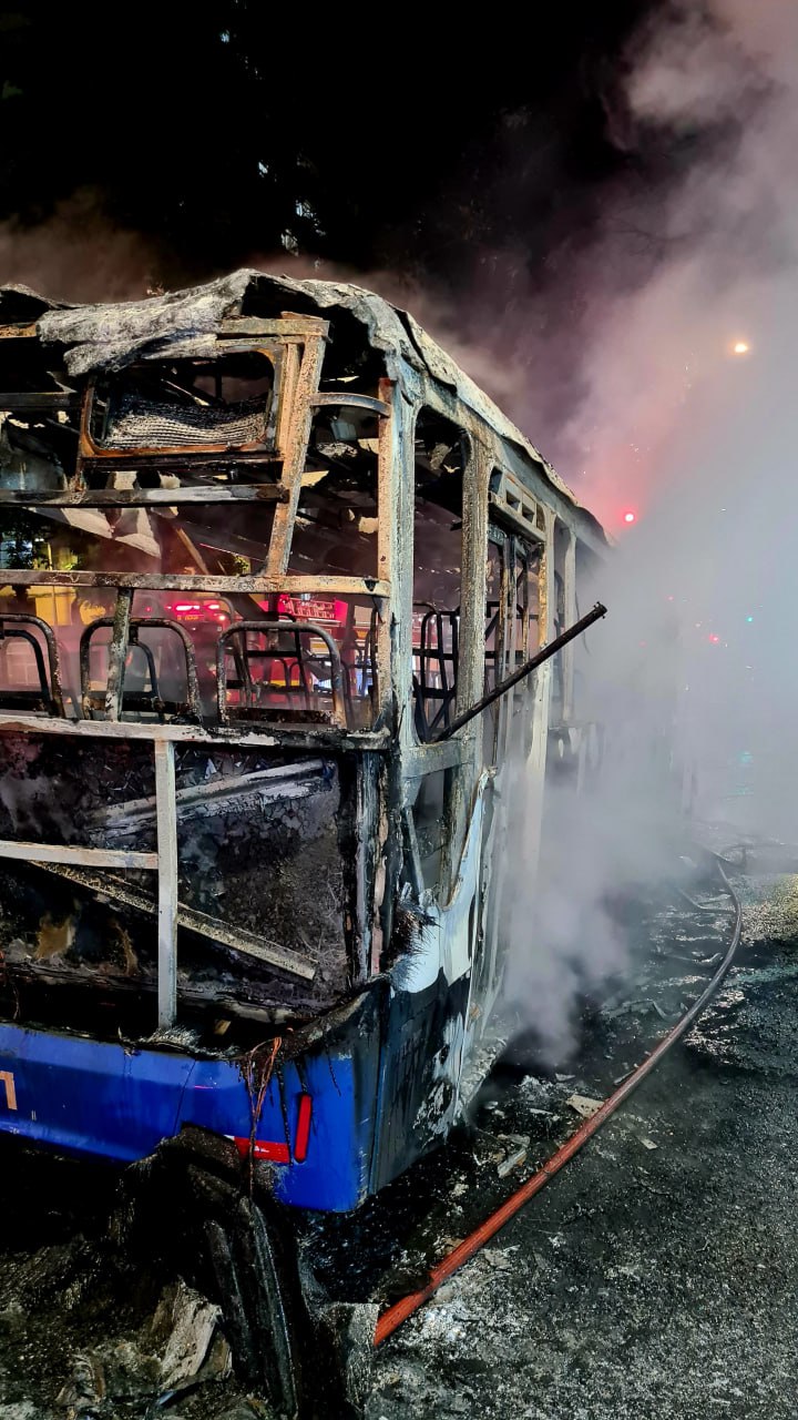 Ônibus com suspeita de pane pega fogo na Avenida Augusto de Lima, em BH - Foto: Divulgação/Corpo de Bombeiros
