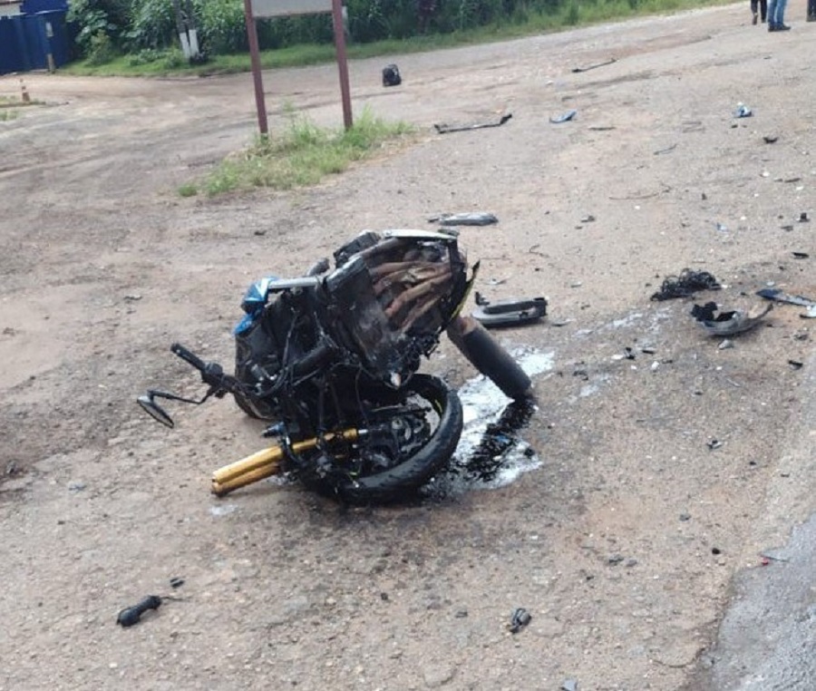 Motociclista morre após invade contramão na BR-356, em Ouro Preto - Foto: Divulgação/Corpo de Bombeiros