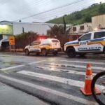 Homem morre atropelado por ônibus escolar em avenida de Itajubá - Foto: Reprodução/Redes Sociais