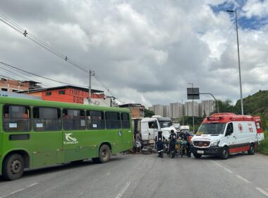 Acidente entre ônibus e caminhão deixa vítima na Via Expressa de Contagem - Foto: Divulgação/Transcon