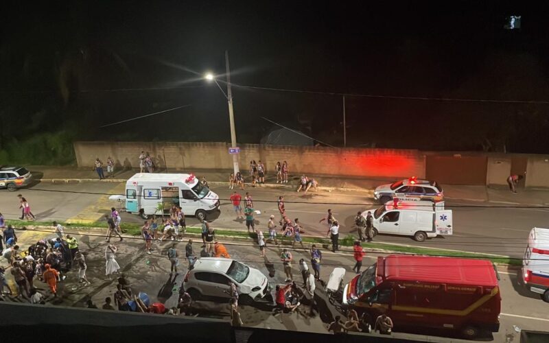 Trinta pessoas são atropeladas por motorista embriagado em bloco de carnaval em São Gonçalo do Rio Abaixo- Foto: Divulgação/Corpo de Bombeiros