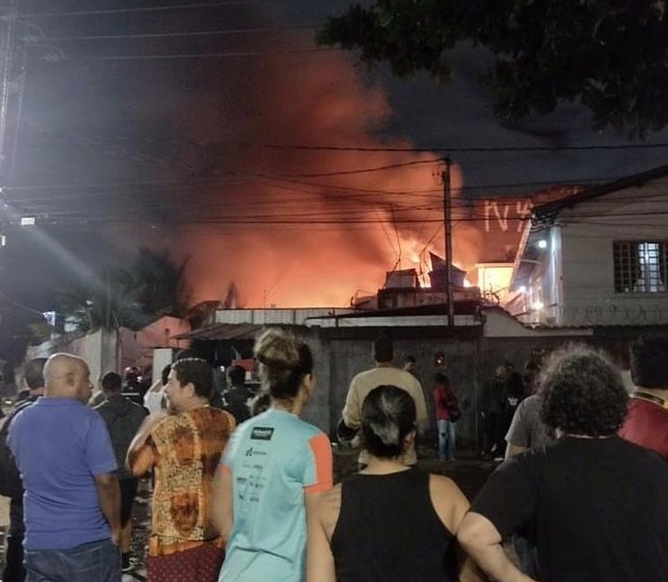 Salão de beleza é destruído por incêndio no bairro Padre Eustáquio, em BH - Foto: Reprodução/Redes Sociais