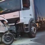 Acidente entre carro e caminhão mata casal na BR-116, em Leopoldina - Foto: Divulgação/PRF