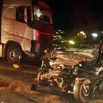 Casal morre em acidente entre carro e carreta na BR-491, em Elói Mendes - Foto: Divulgação/CBMMG