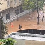 Rua Joaquim Murtinho totalmente alagada na tarde desta quinta-feira (7) - Foto: Reprodução/Redes Sociais