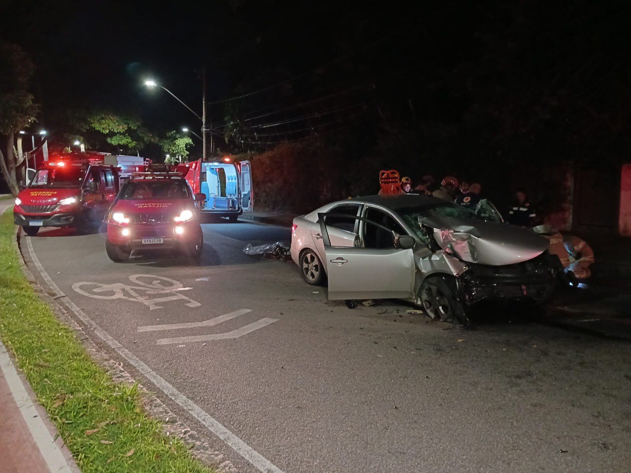 Três pessoas ficam feridas em acidente na Pampulha, em BH - Foto: Divulgação/Corpo de Bombeiros