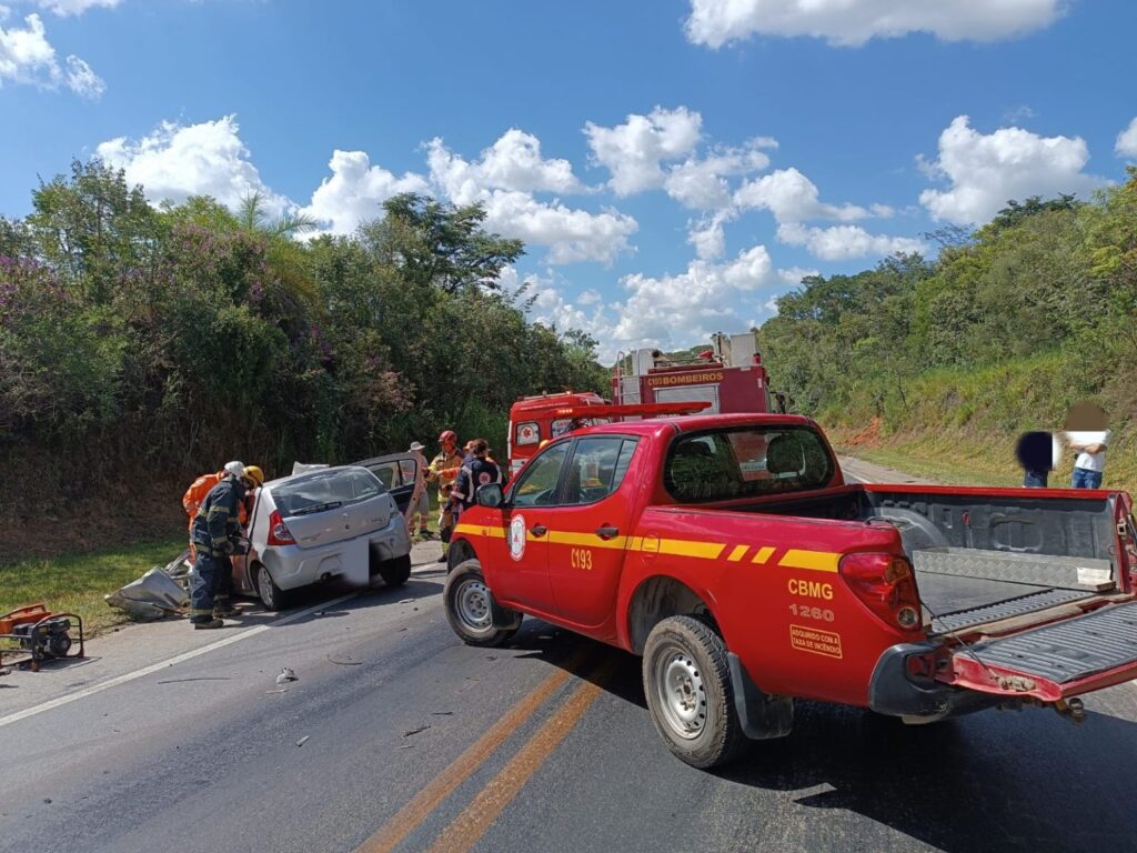 Acidente mata duas pessoas na MG-050, em Pedra do Indaiá - Foto: Divulgação/Corpo de Bombeiros