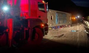 Sete pessoas morrem em acidente com ônibus na BR-116, em Medina - Foto: Divulgação/Corpo de Bombeiros