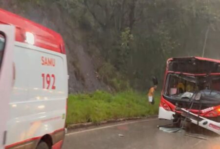 Acidente entre ônibus e carreta deixa 21 feridos na MG-030, em Nova Lima - Foto: Portal Nova Lima de Notícias