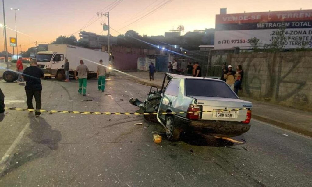 Acidente entre três veículos deixa ferido e fecha Via Expressa de Contagem - Foto: Divulgação/Transcon