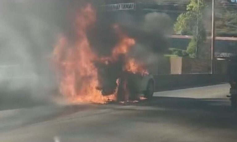 Carro pega fogo e interdita parcialmente trecho do Anel Rodoviário, em BH - Foto: Reprodução/Redes Sociais