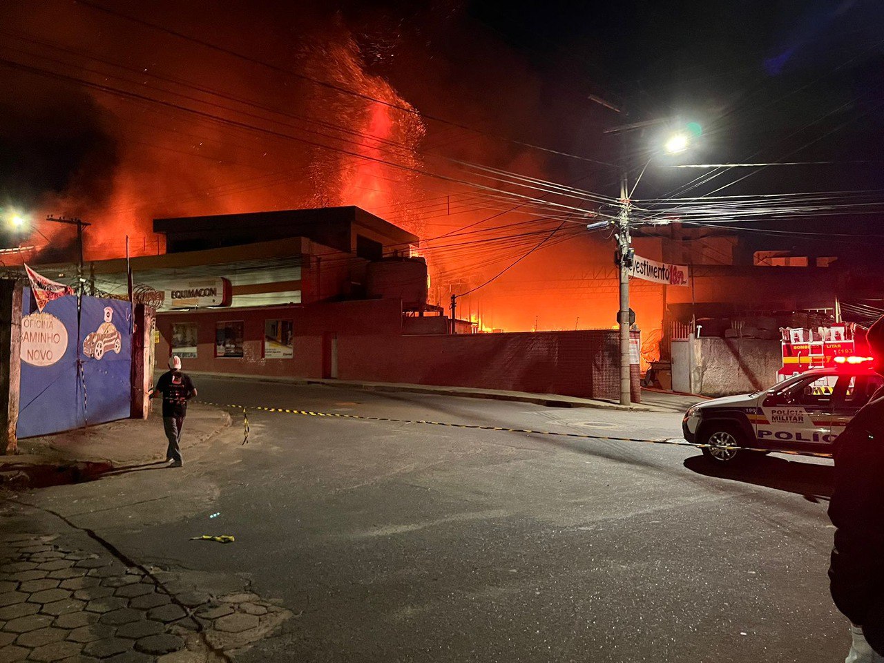 Incêndio de grandes proporções destrói depósito em Itabira - Foto: Divulgação/Corpo de Bombeiros