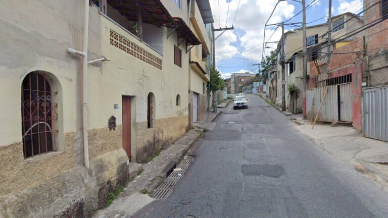 Homem é morto com mais de 30 tiros no bairro Cachoeirinha, em BH - Foto: Reprodução/Google Street View