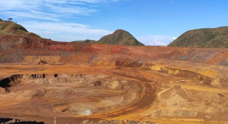 Mineradora é interditada por atividade irregular na Serra do Curral, em BH - Foto: Divulgação/PBH