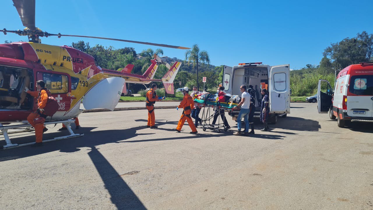 Acidente deixa três pessoas gravemente feridas na BR-356, em Itabirito - Foto: Divulgação/Corpo de Bombeiros