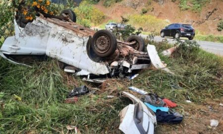 Duas pessoas morrem após carro capotar na BR-356, em Ouro Preto - Foto: Divulgação/Samu