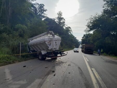 Batida entre carro e caminhão deixa morto e ferido na MG-434, em Bom Jesus do Amparo - Foto: Divulgação/CBMMG