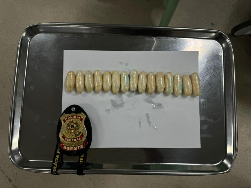 Homem é preso após engole mais de 100 cápsulas com cocaína - Foto: Divulgação/Polícia Federal